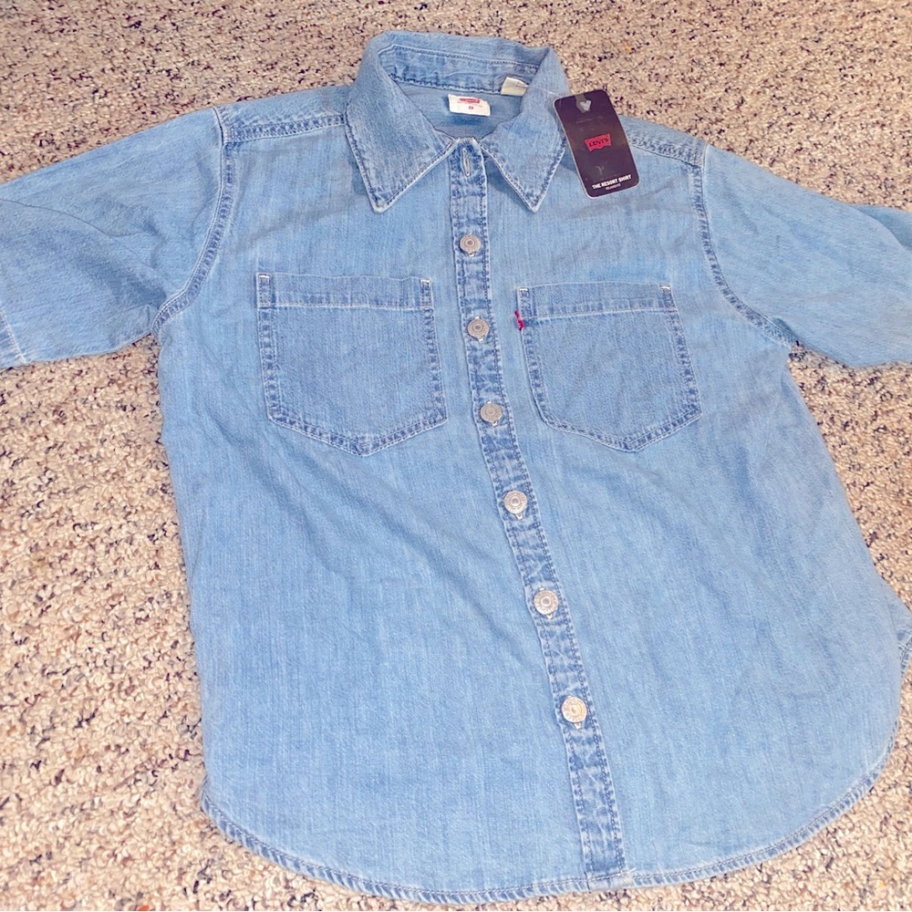 New Levi’s Womens The Resort Shirt Button Up XS Blue Denim $59.50
